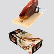 Spaans gerijpte rauwe ham in kadodoos met houten standaard en mes
