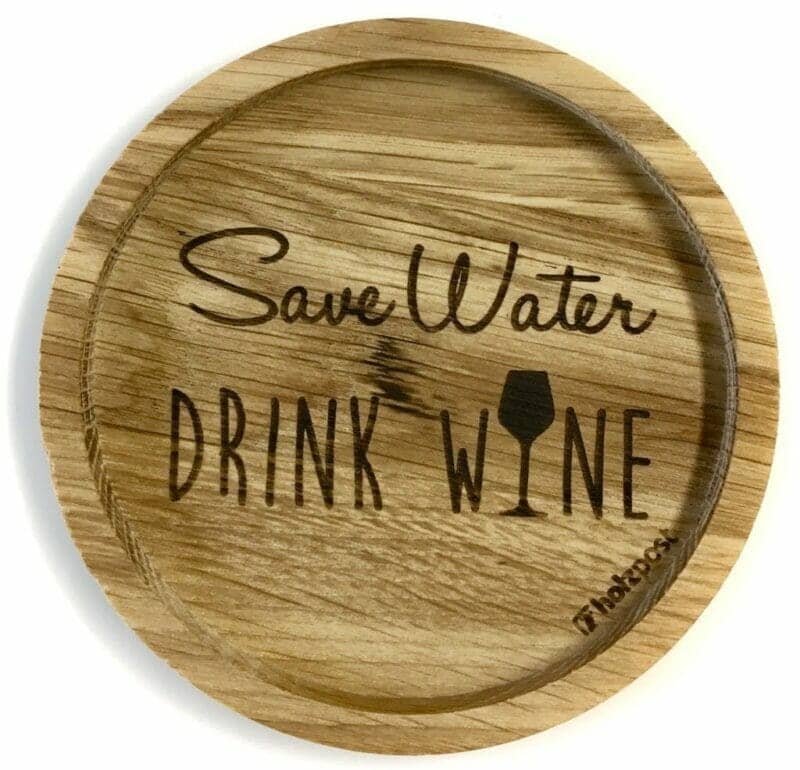 Eikenhouten onderzetter Ø 11,2 cm Save Water – Drink Wine